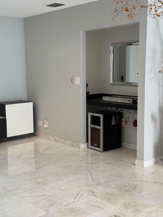 For Sale: $450,000 (2 beds, 2 baths, 1649 Square Feet)