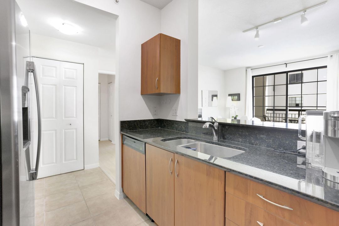 В аренду: $2,300 (1 спален, 1 ванн, 660 Квадратных фут)