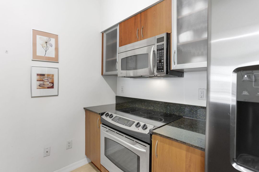 В аренду: $2,300 (1 спален, 1 ванн, 660 Квадратных фут)