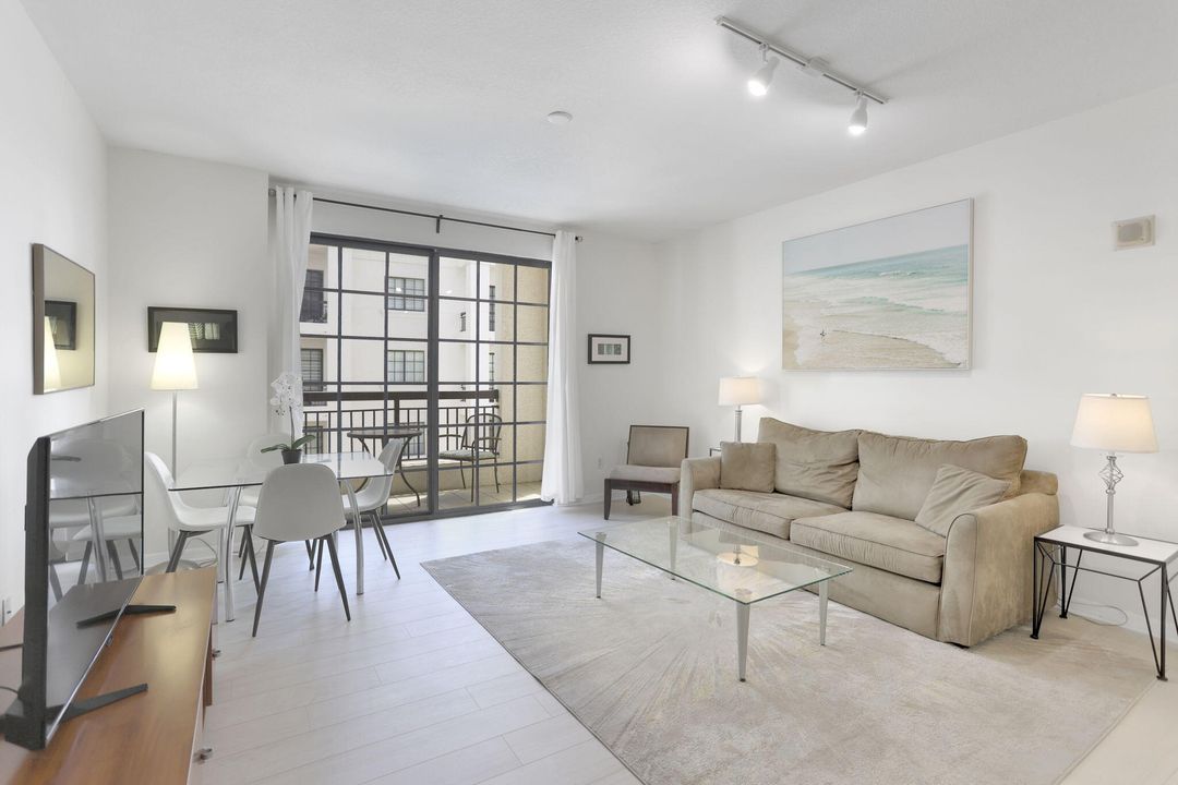 В аренду: $2,300 (1 спален, 1 ванн, 660 Квадратных фут)