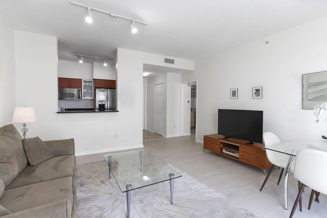 В аренду: $2,300 (1 спален, 1 ванн, 660 Квадратных фут)