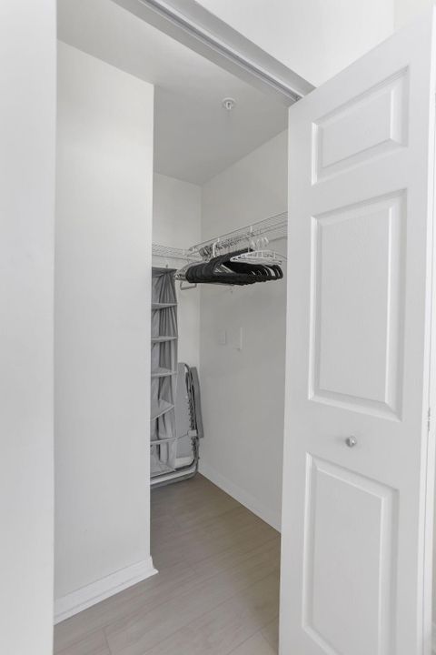 В аренду: $2,300 (1 спален, 1 ванн, 660 Квадратных фут)