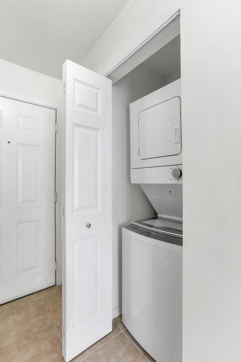 В аренду: $2,300 (1 спален, 1 ванн, 660 Квадратных фут)