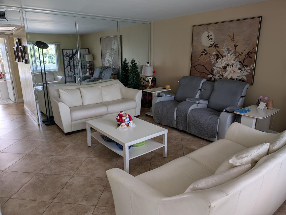 For Sale: $269,000 (2 beds, 2 baths, 1000 Square Feet)