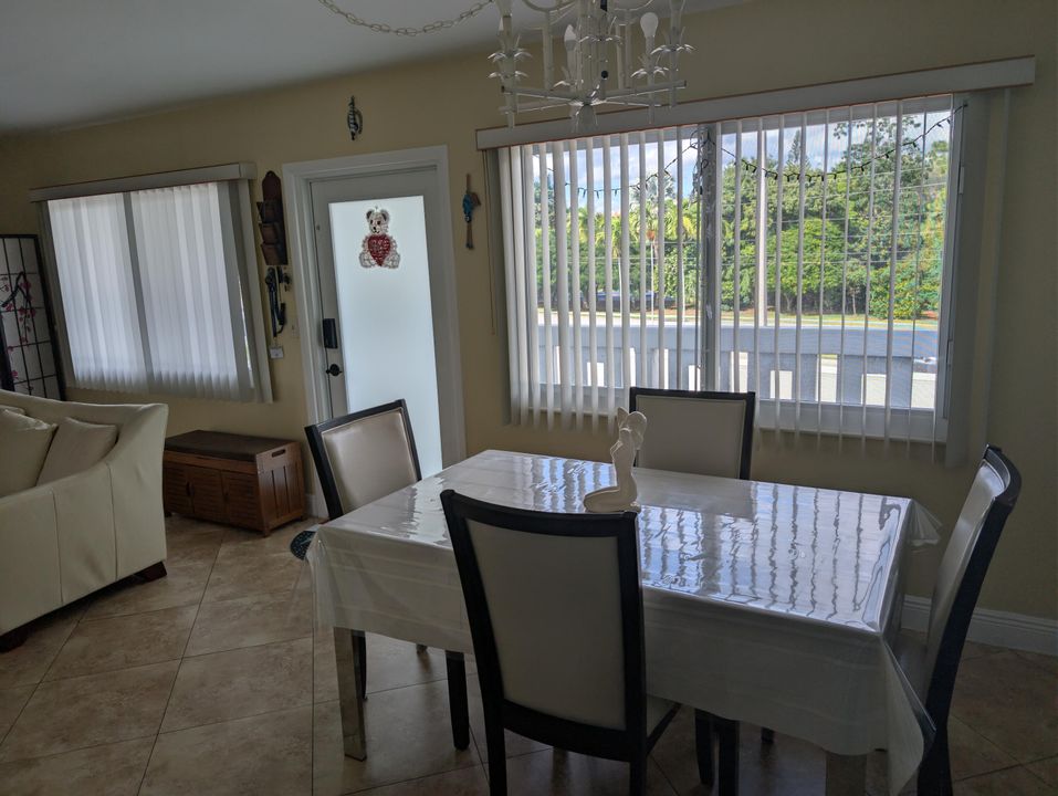For Sale: $269,000 (2 beds, 2 baths, 1000 Square Feet)