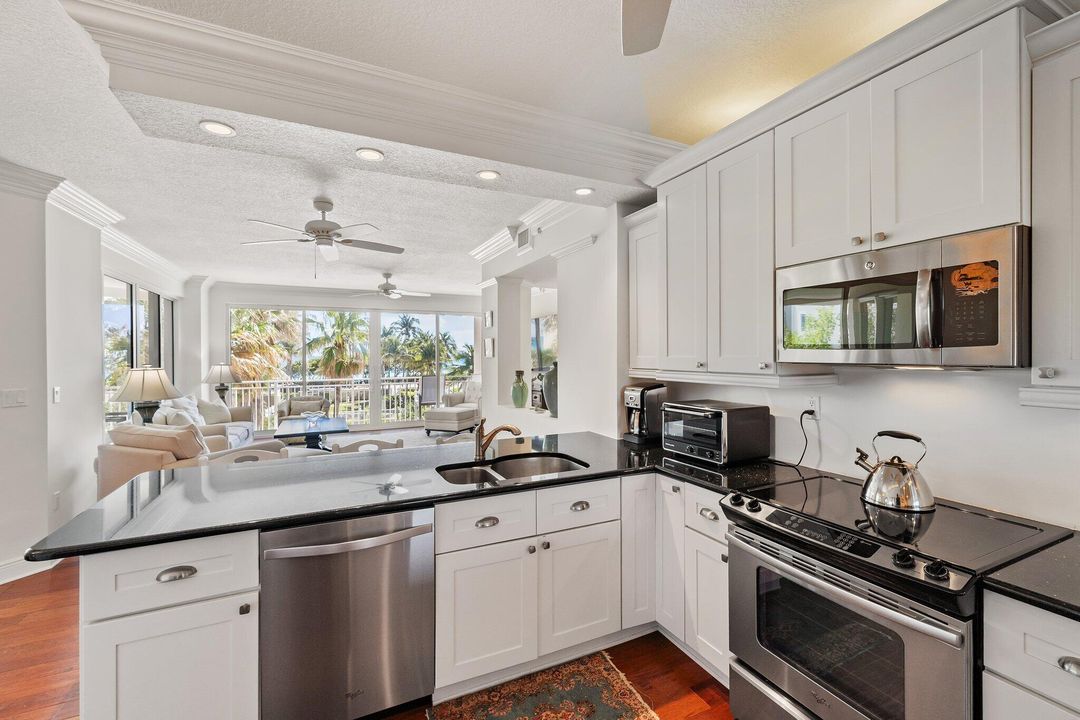 На продажу: $1,575,000 (3 спален, 2 ванн, 2200 Квадратных фут)