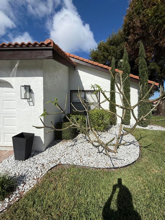 For Sale: $450,000 (2 beds, 2 baths, 1649 Square Feet)