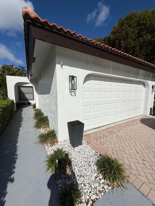 For Sale: $450,000 (2 beds, 2 baths, 1649 Square Feet)