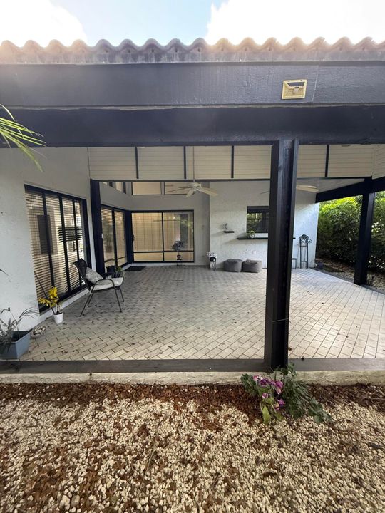 For Sale: $450,000 (2 beds, 2 baths, 1649 Square Feet)