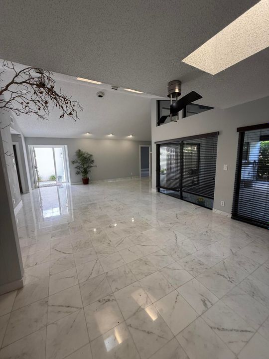 For Sale: $450,000 (2 beds, 2 baths, 1649 Square Feet)