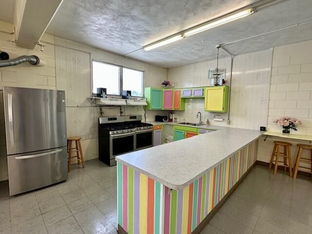 For Rent: $1,000 (2 beds, 2 baths, 835 Square Feet)