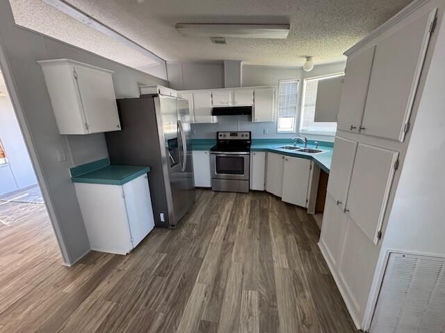 For Rent: $1,000 (2 beds, 2 baths, 835 Square Feet)