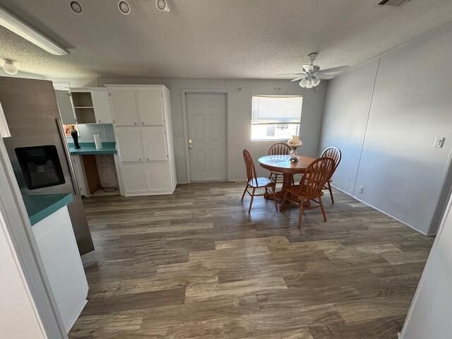 For Rent: $1,000 (2 beds, 2 baths, 835 Square Feet)
