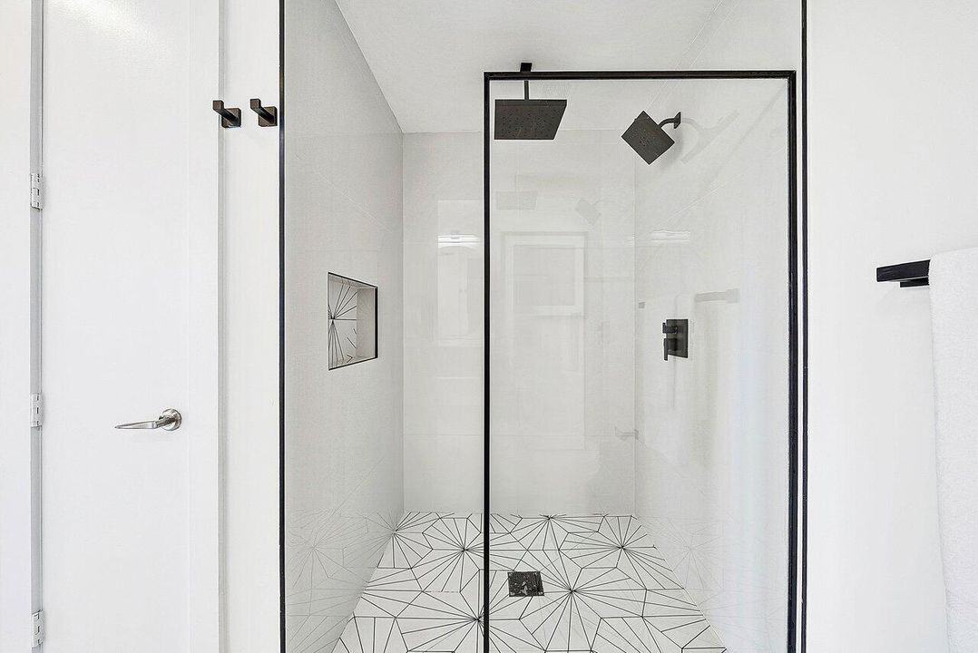 For Sale: $1,199,000 (2 beds, 2 baths, 1343 Square Feet)