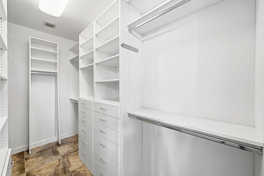 For Sale: $1,199,000 (2 beds, 2 baths, 1343 Square Feet)