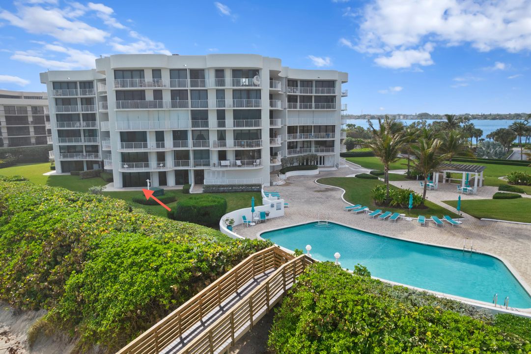 For Sale: $2,255,000 (3 beds, 2 baths, 2119 Square Feet)