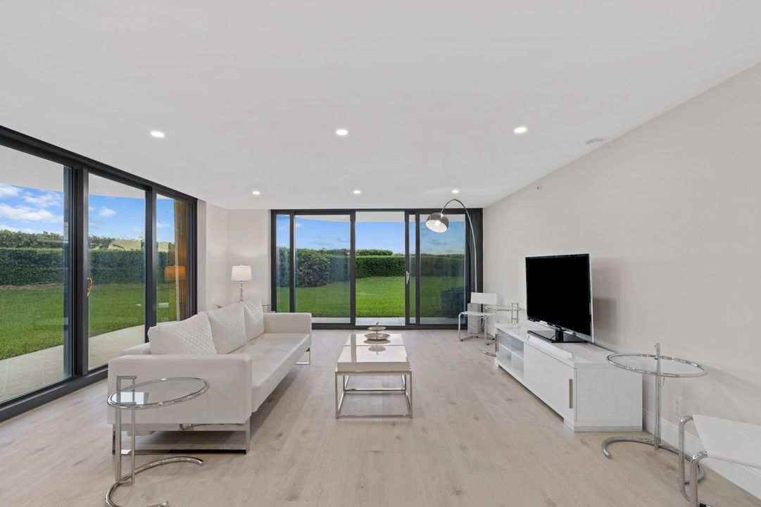 For Sale: $2,255,000 (3 beds, 2 baths, 2119 Square Feet)