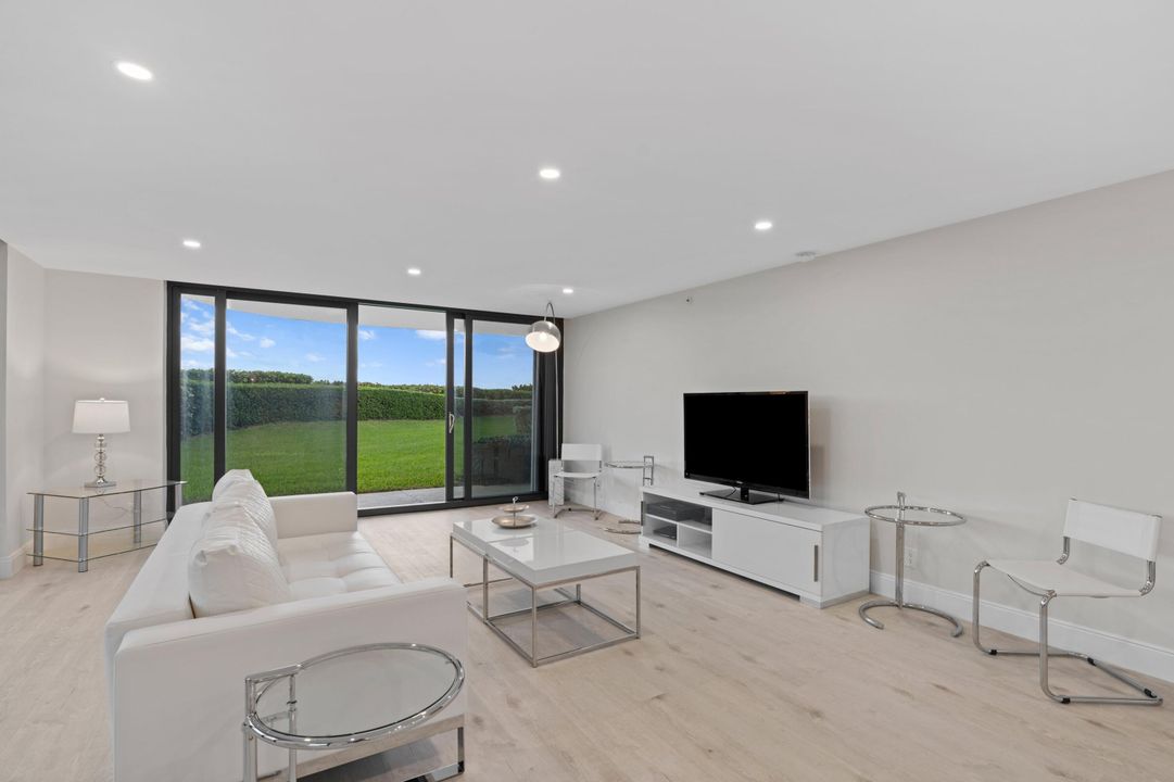 For Sale: $2,255,000 (3 beds, 2 baths, 2119 Square Feet)