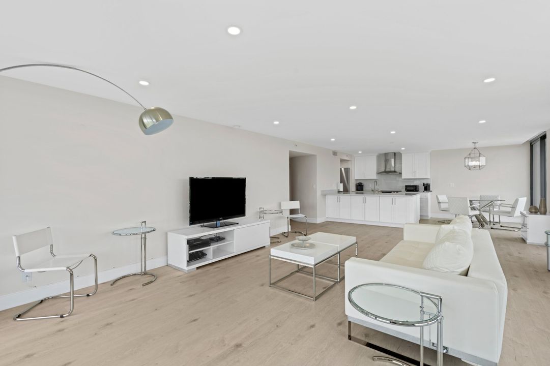 For Sale: $2,255,000 (3 beds, 2 baths, 2119 Square Feet)