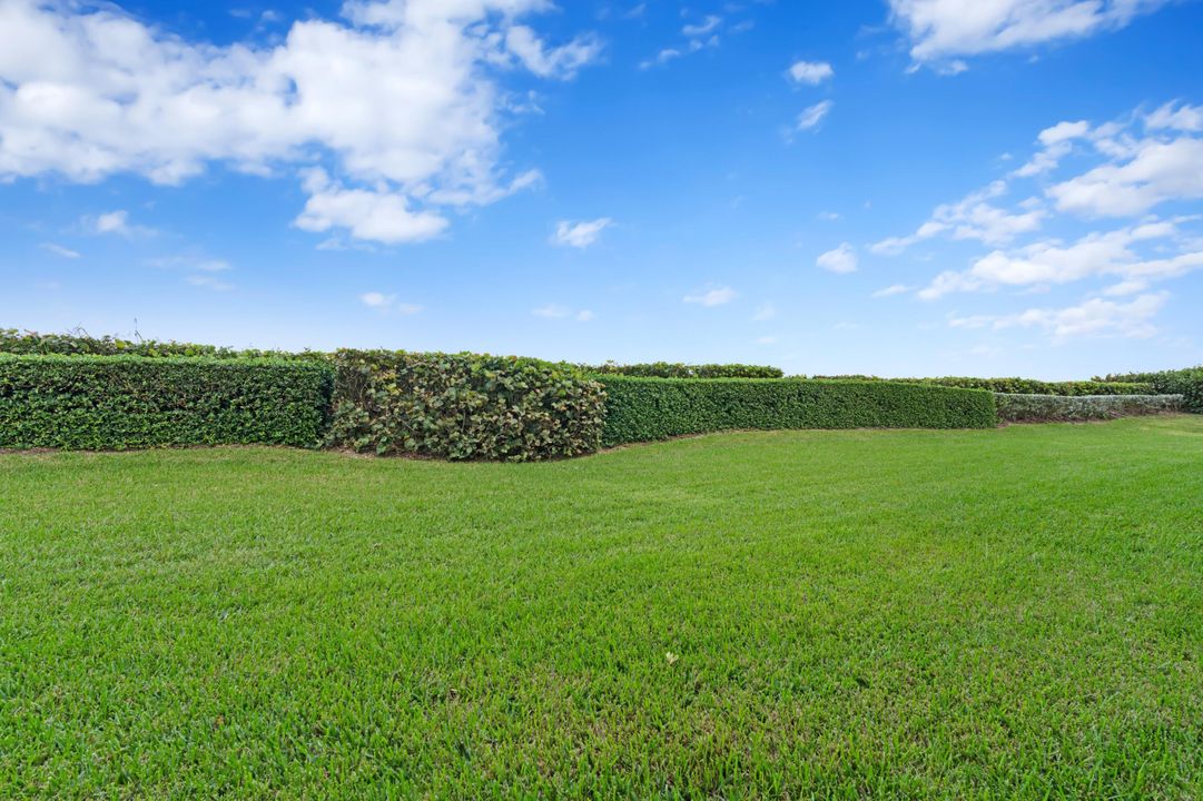 For Sale: $2,255,000 (3 beds, 2 baths, 2119 Square Feet)