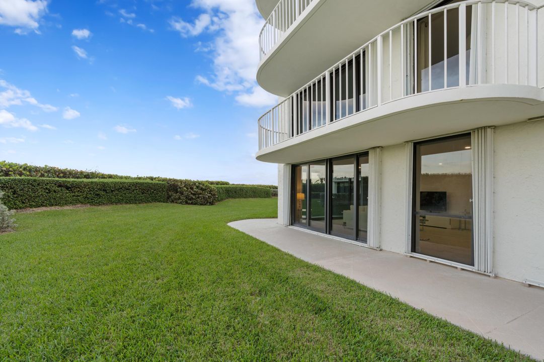 For Sale: $2,255,000 (3 beds, 2 baths, 2119 Square Feet)