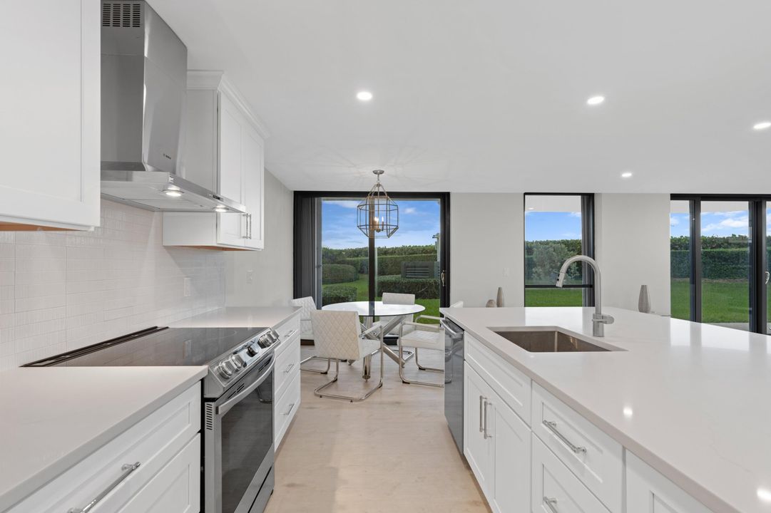 For Sale: $2,255,000 (3 beds, 2 baths, 2119 Square Feet)