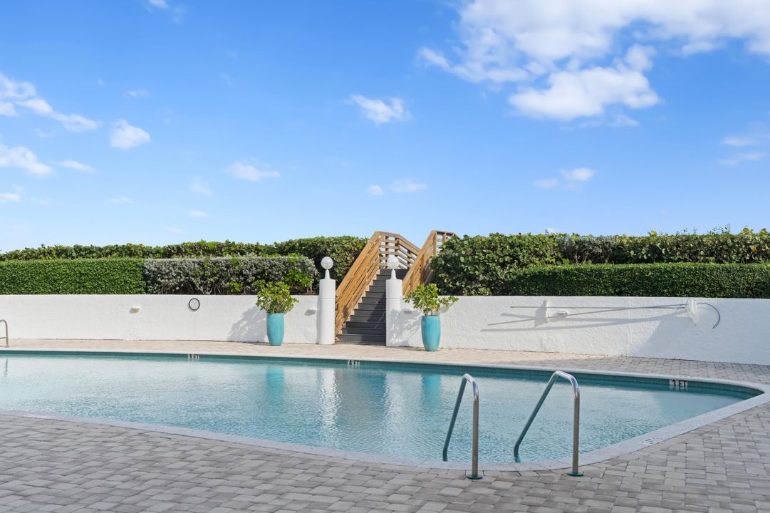 For Sale: $2,255,000 (3 beds, 2 baths, 2119 Square Feet)