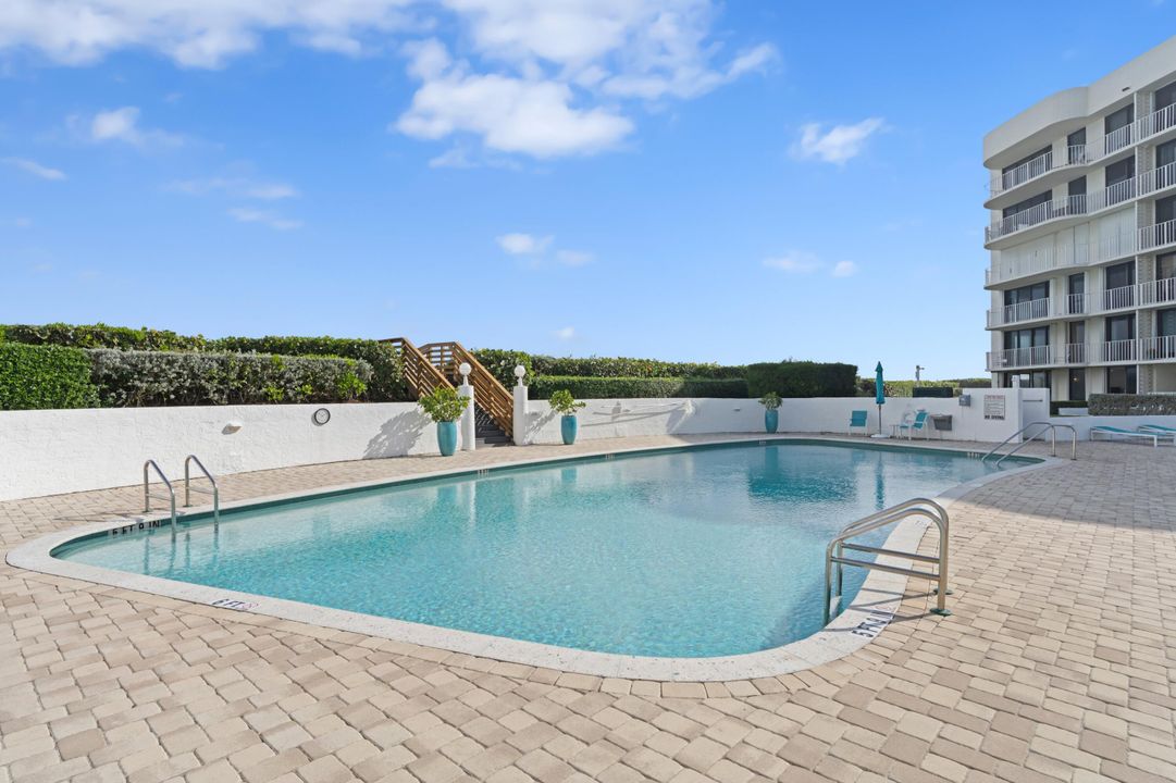 For Sale: $2,255,000 (3 beds, 2 baths, 2119 Square Feet)