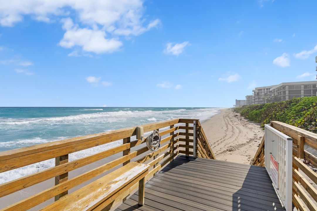 For Sale: $2,255,000 (3 beds, 2 baths, 2119 Square Feet)