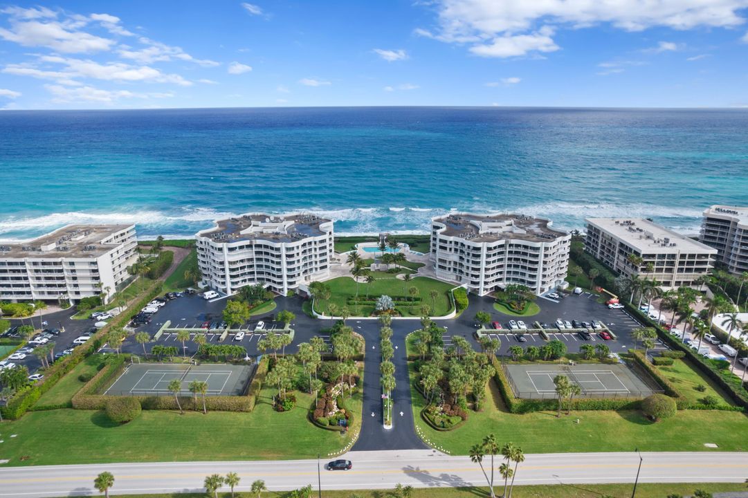 For Sale: $2,255,000 (3 beds, 2 baths, 2119 Square Feet)