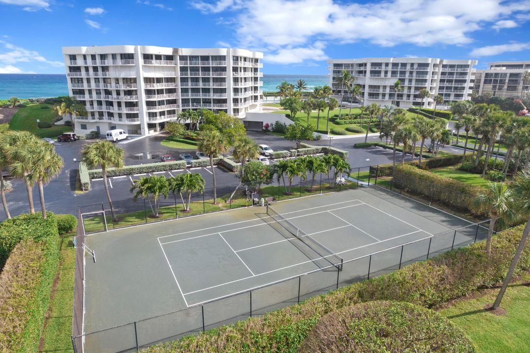 For Sale: $2,255,000 (3 beds, 2 baths, 2119 Square Feet)