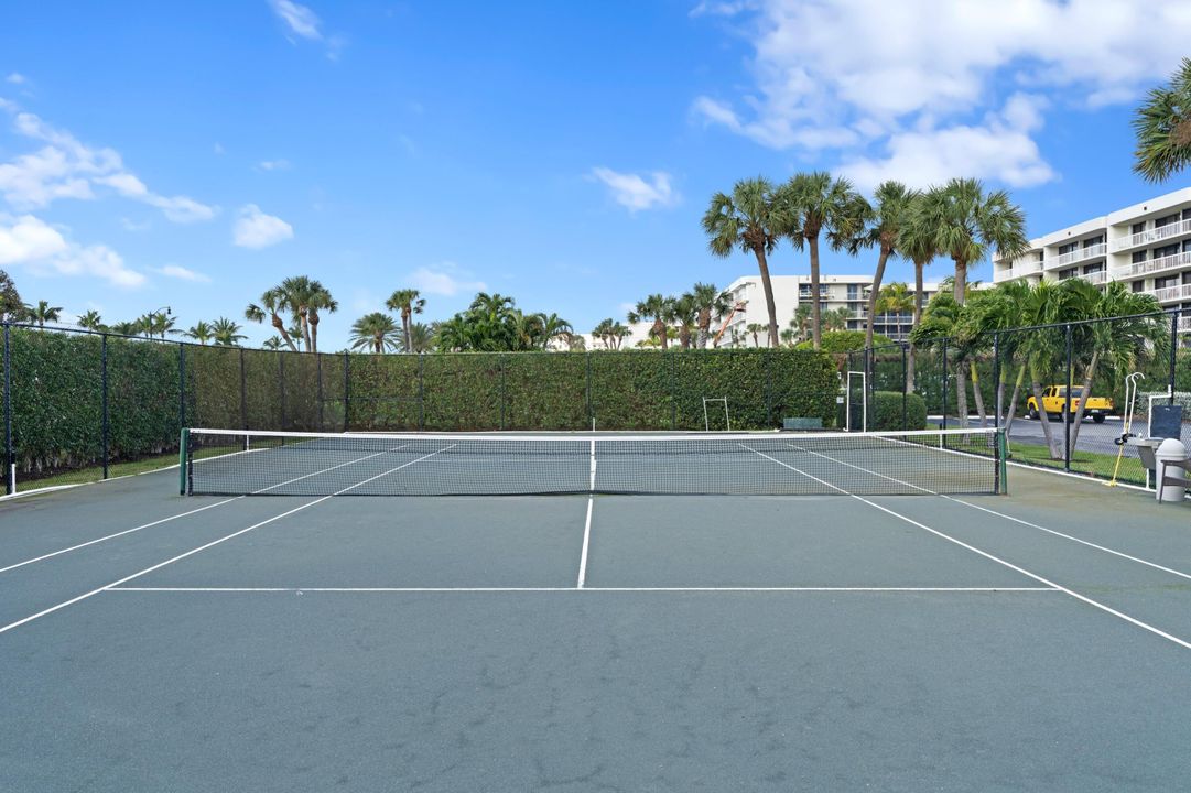 For Sale: $2,255,000 (3 beds, 2 baths, 2119 Square Feet)