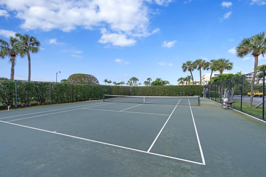 For Sale: $2,255,000 (3 beds, 2 baths, 2119 Square Feet)