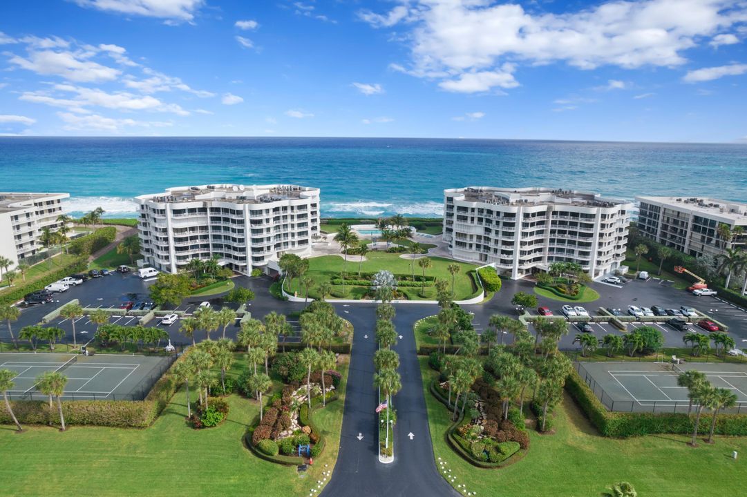 For Sale: $2,255,000 (3 beds, 2 baths, 2119 Square Feet)