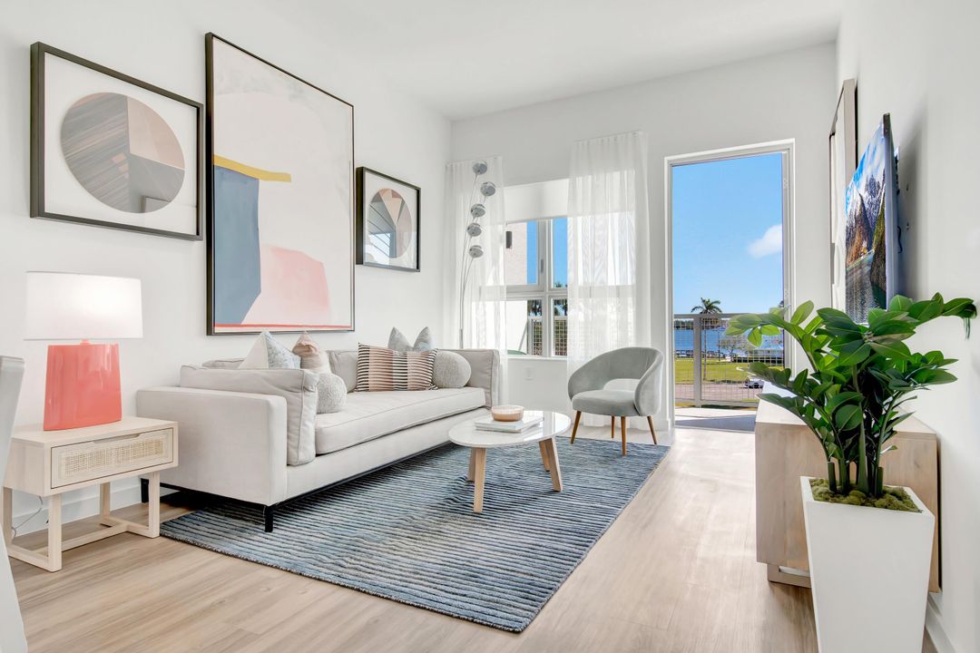 For Rent: $2,260 (1 beds, 1 baths, 700 Square Feet)