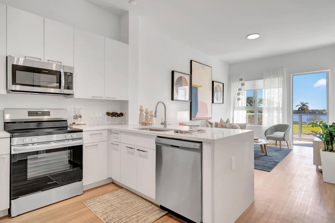 For Rent: $2,260 (1 beds, 1 baths, 700 Square Feet)