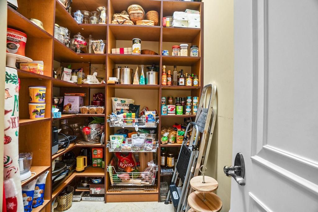 На продажу: $3,645,000 (6 спален, 6 ванн, 6496 Квадратных фут)