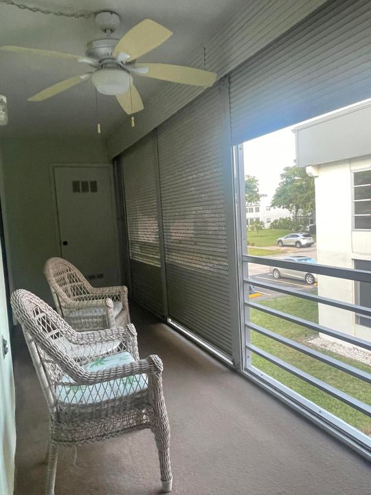 В аренду: $1,800 (2 спален, 2 ванн, 910 Квадратных фут)