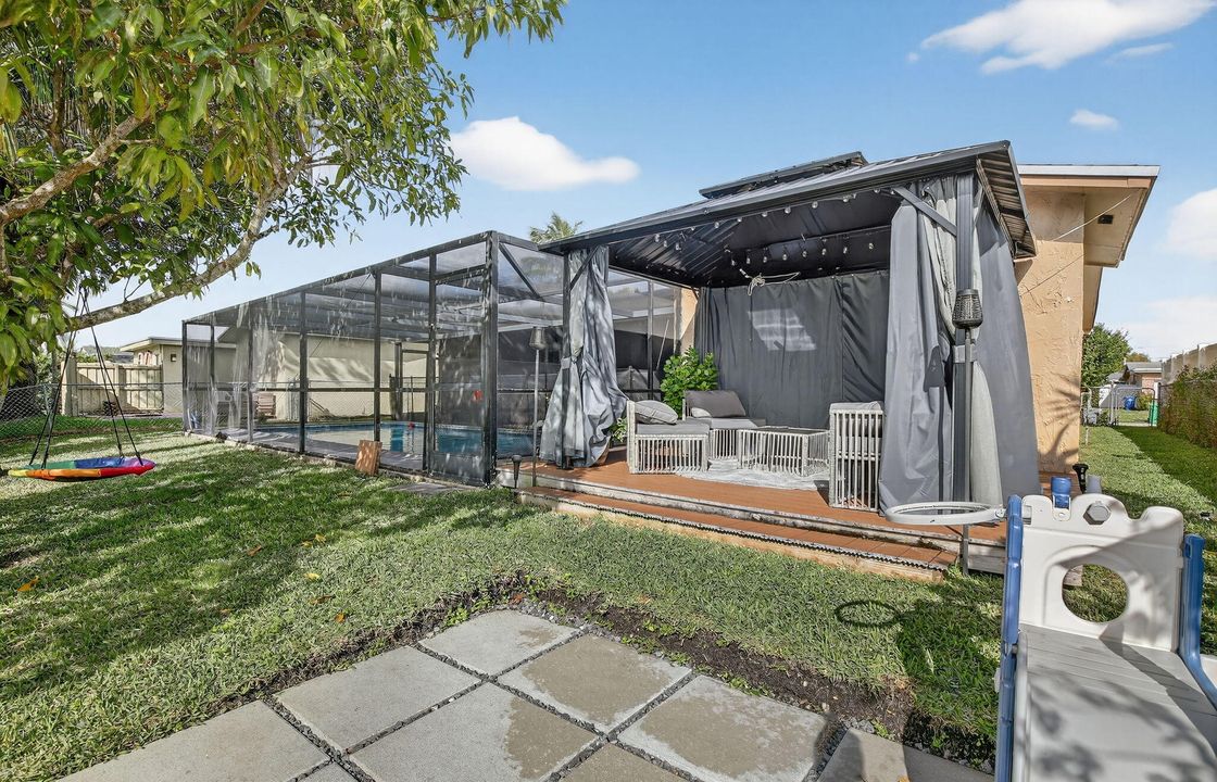 For Sale: $590,000 (3 beds, 2 baths, 1580 Square Feet)