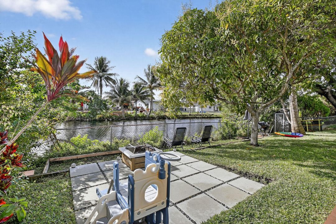 For Sale: $590,000 (3 beds, 2 baths, 1580 Square Feet)