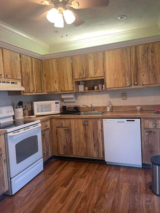 В аренду: $1,800 (2 спален, 2 ванн, 910 Квадратных фут)