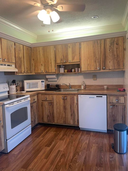 В аренду: $1,800 (2 спален, 2 ванн, 910 Квадратных фут)