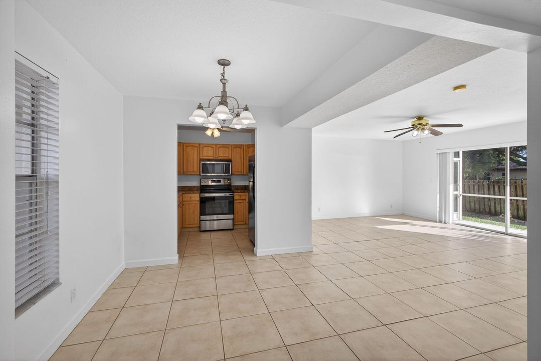 For Sale: $189,000 (2 beds, 2 baths, 1025 Square Feet)
