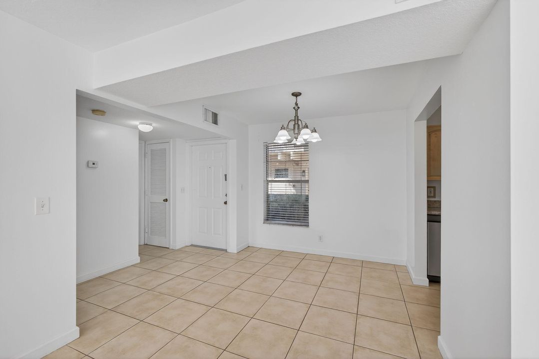 For Sale: $189,000 (2 beds, 2 baths, 1025 Square Feet)