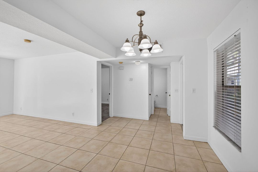 For Sale: $189,000 (2 beds, 2 baths, 1025 Square Feet)