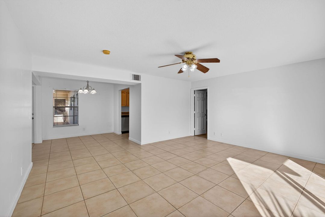 For Sale: $189,000 (2 beds, 2 baths, 1025 Square Feet)