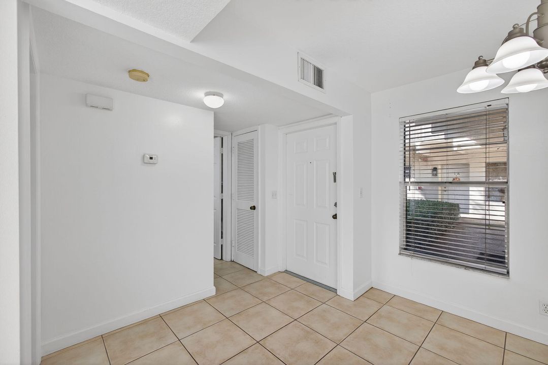 For Sale: $189,000 (2 beds, 2 baths, 1025 Square Feet)