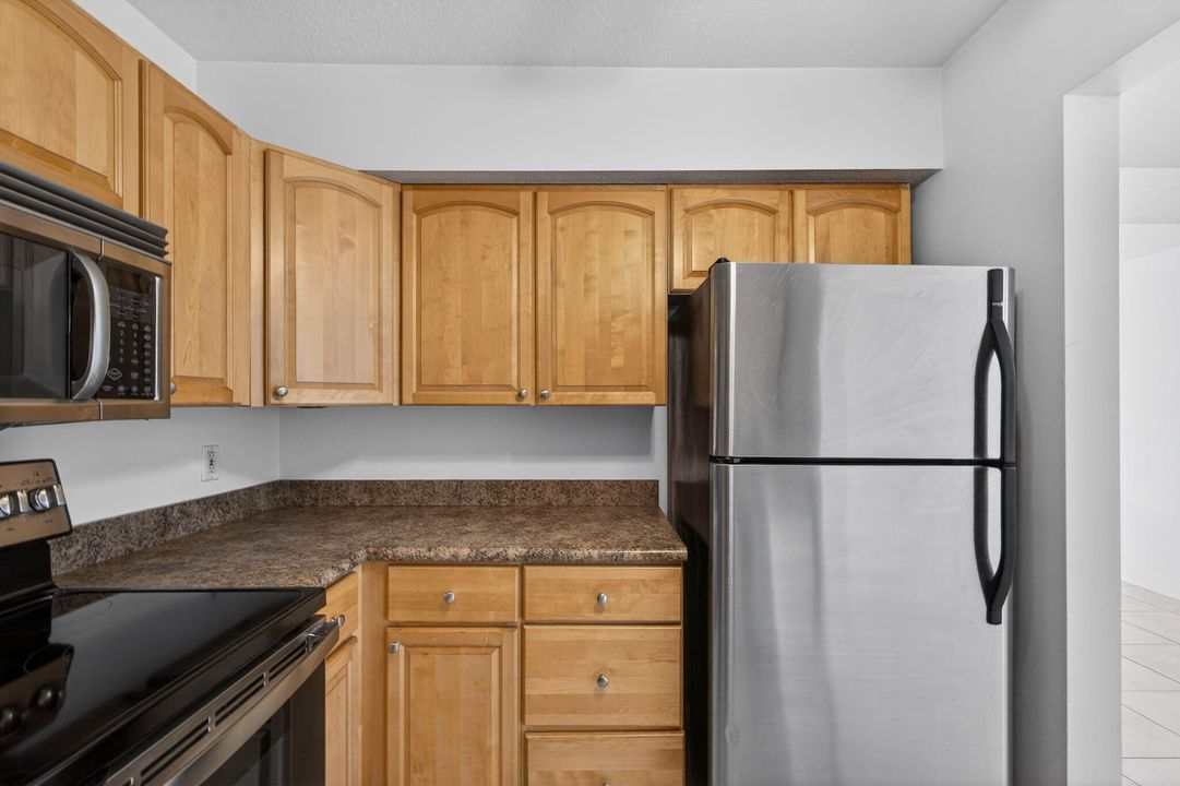 For Sale: $189,000 (2 beds, 2 baths, 1025 Square Feet)