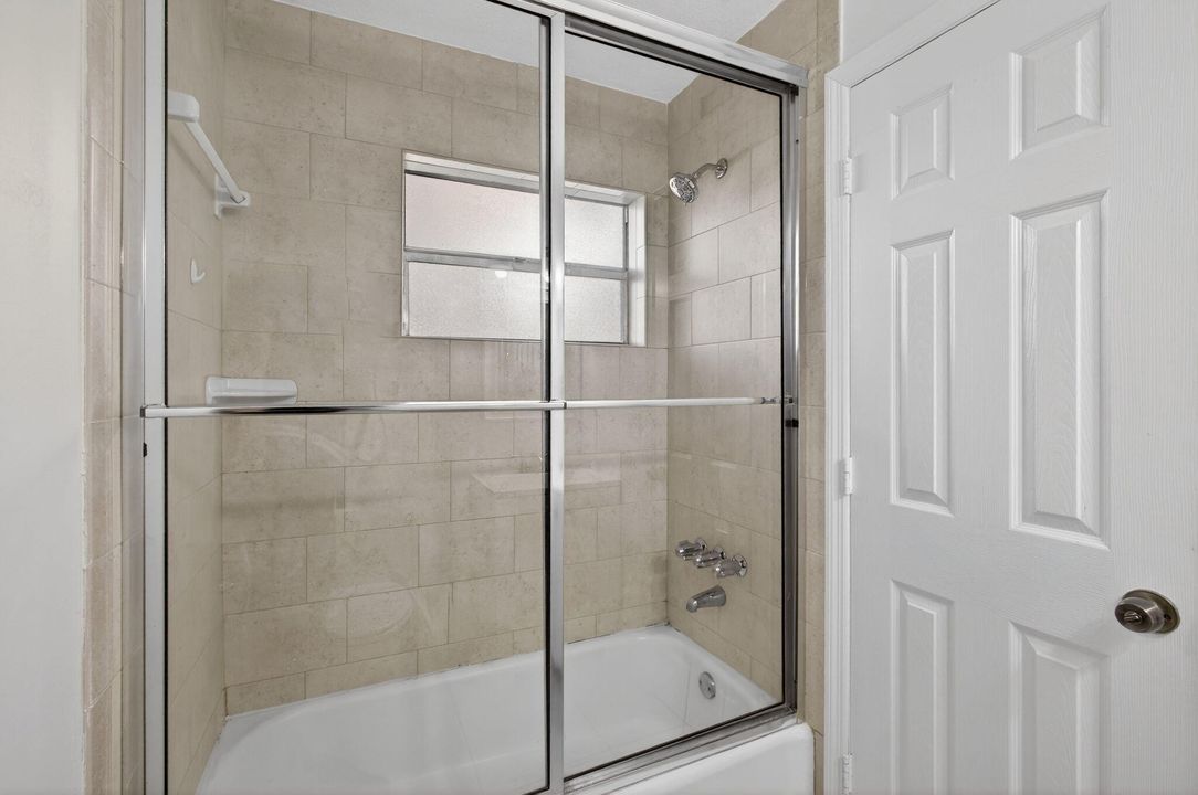 For Sale: $189,000 (2 beds, 2 baths, 1025 Square Feet)