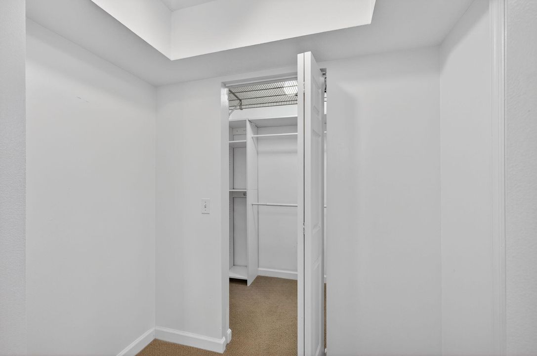 For Sale: $189,000 (2 beds, 2 baths, 1025 Square Feet)